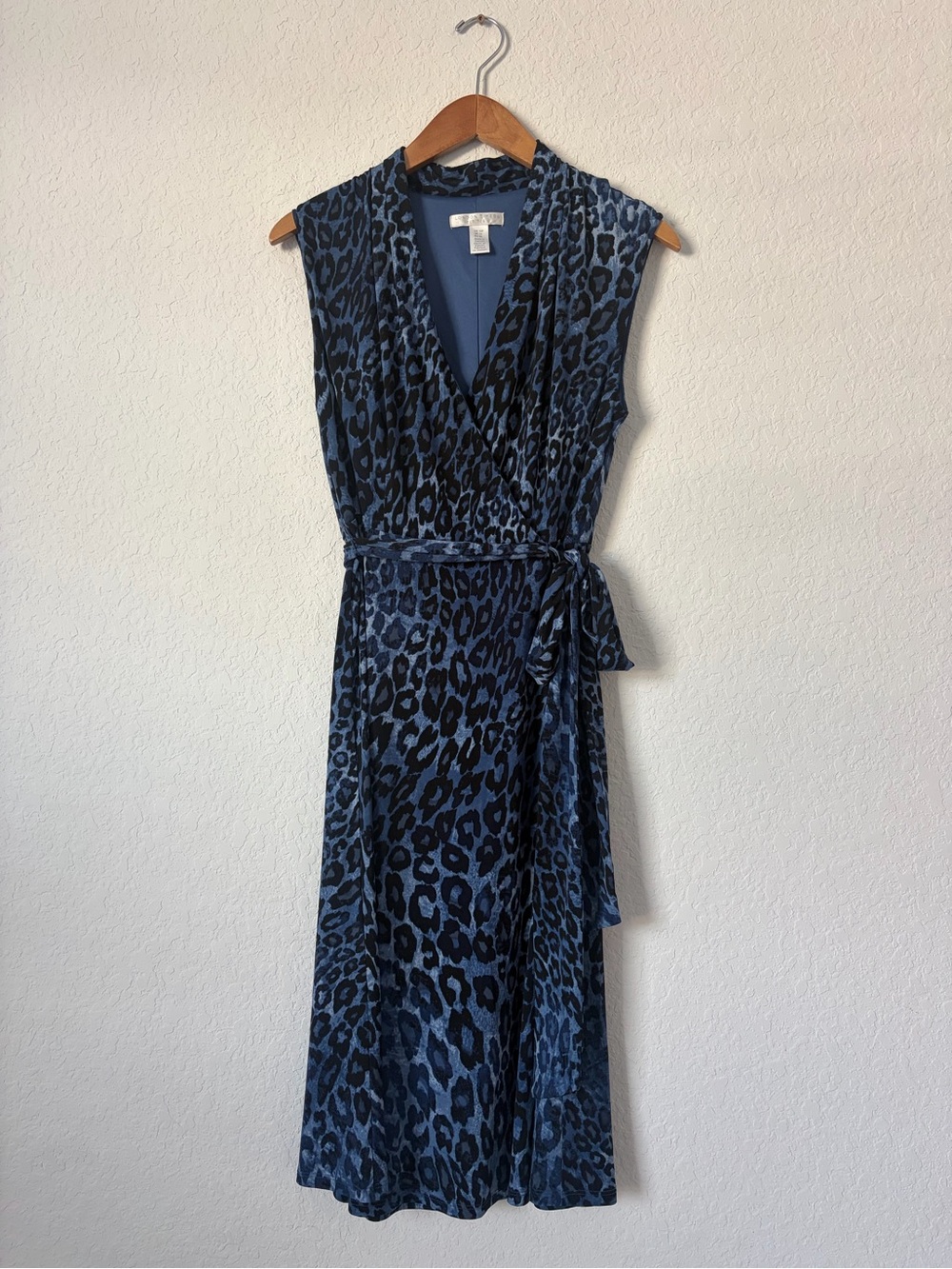 London Times Sleeveless Blue Leopard Print Wrap Dress